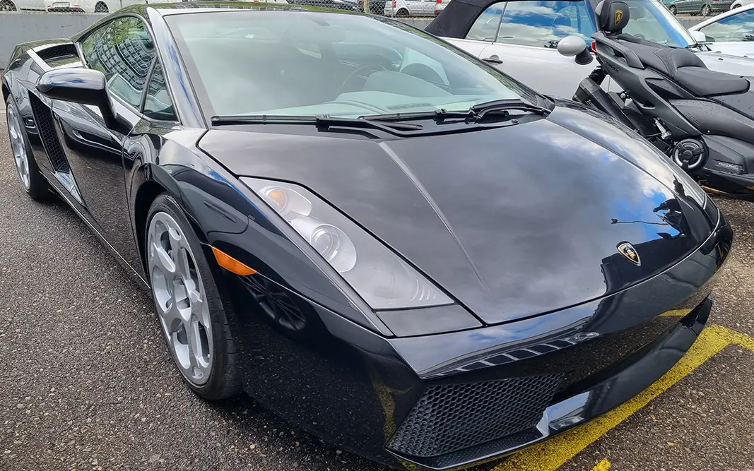 Transformation en noir Lamborghini Gallardo